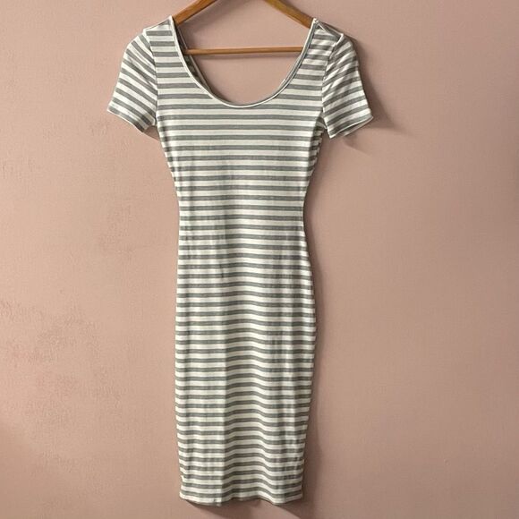 Charlotte Russe NWT Light Gray & Cream Striped Bodycon Midi Dress Size S - Picture 9 of 12